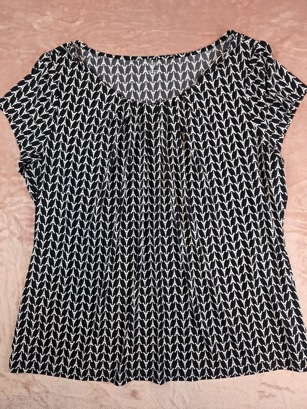 Black and White Patterned Short Sleeve Women’s Top